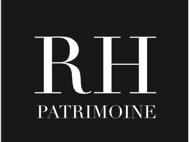 Un Cocon Lumineux Suspendu au Dessus de la Ville