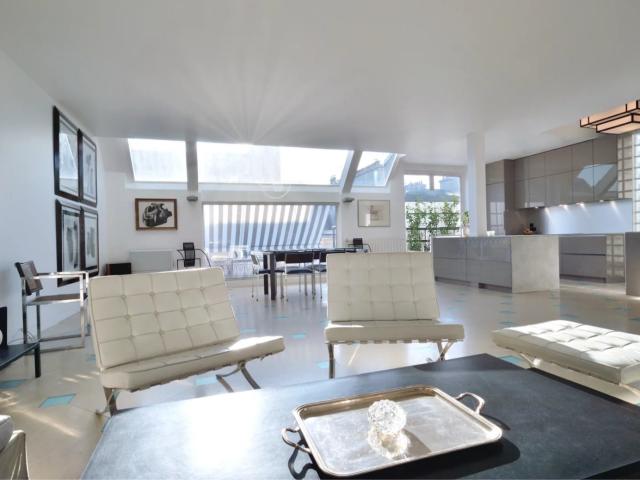 Un dernier étage avec terrasse ensoleillée 229m² Paris 16ème