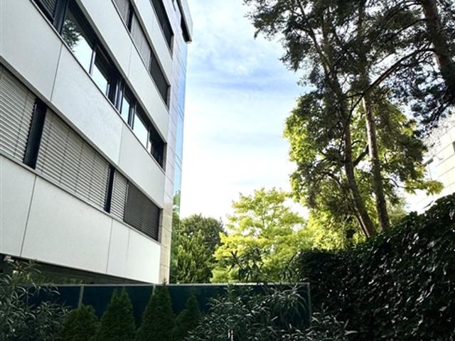 UN DISTRICT zeitgenössische Wohnung mit Terrasse