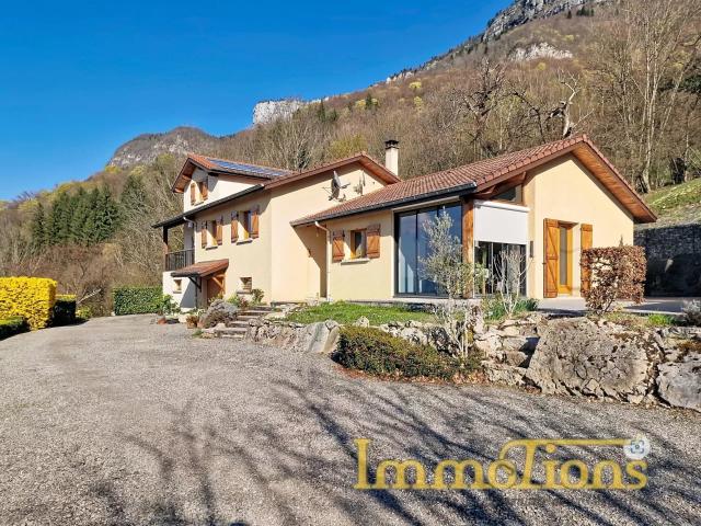 Un domaine d’exception aux portes du Vercors – Près de 27 he. 245m² Saint Gervais