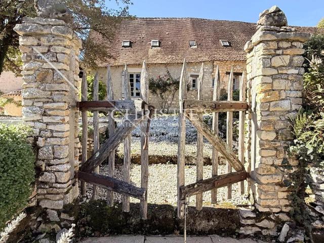 Un domaine de charme avec 2 gîtes et piscine sur 5Ha! 260m² Thiviers