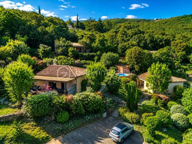 ✨ UN DOMAINE DE GÎTES D’EXCEPTION… ENTRE CIEL ET NATURE ✨