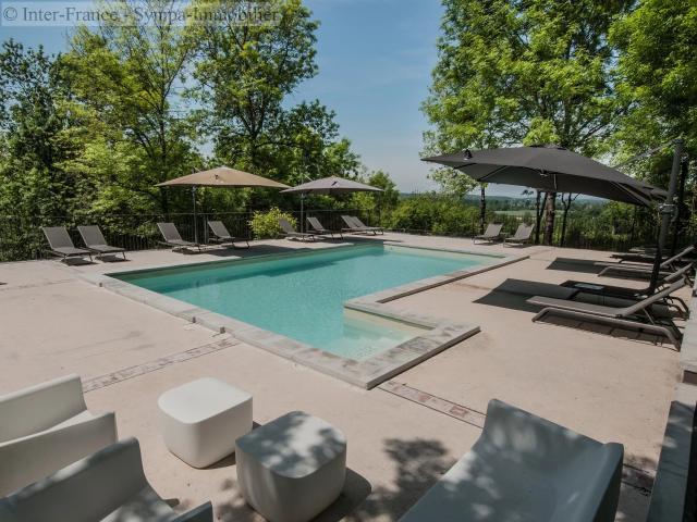UN DOMAINE UNIQUE EN LOT ET GARONNE — SIX MAISONS DE CARACTÈRE