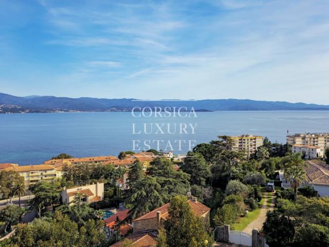 Un Duplex Surplombant La Mer 238m² Ajaccio