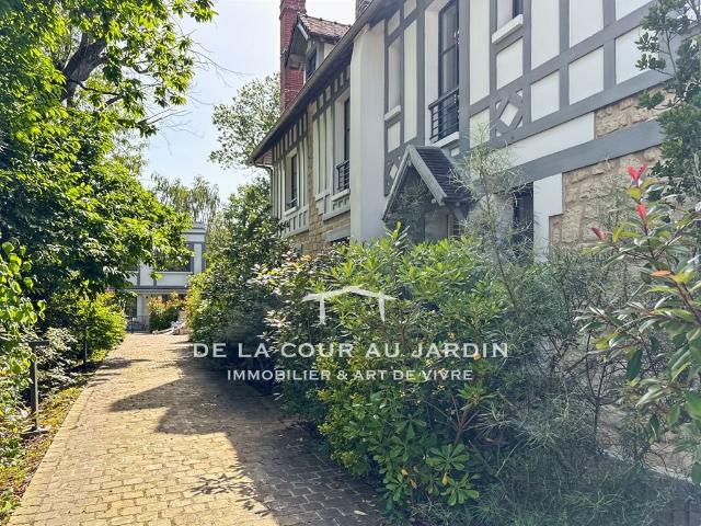 Un écrin de Sérénité — L'art de vivre au cœur du Domaine du. 193m² Vaucresson