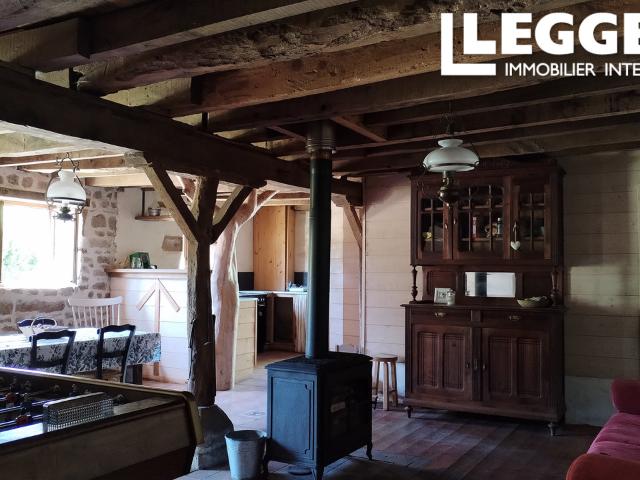 Un endroit magnifique: une ancienne ferme avec une fromagerie et 45 ha de terrain, dans un cadre paisible