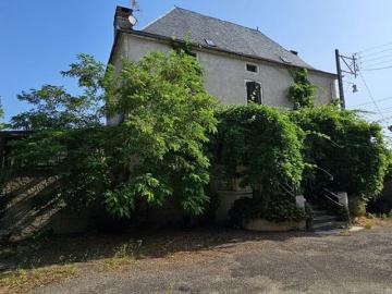 Un ensemble de caractère à rénover au coeur de Limogne en Quercy