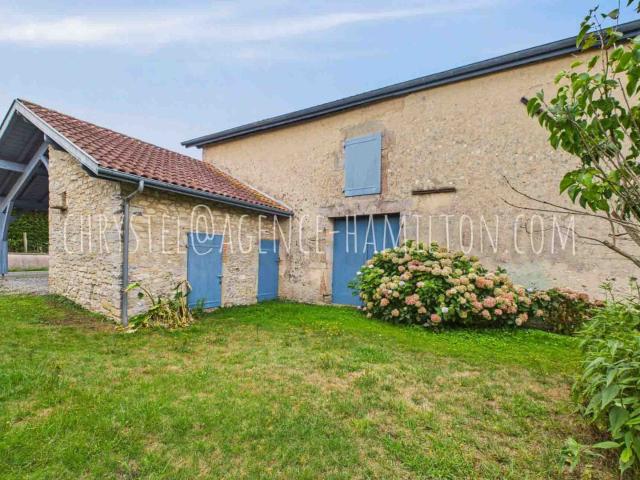 Un Ensemble Immobilier aux Multiples Potentiels: Investissement ou Vie de Famille Epanouie