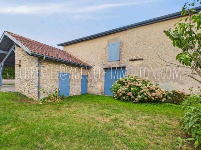 Un Ensemble Immobilier aux Multiples Potentiels: Investissement ou Vie de Famille Épanouie