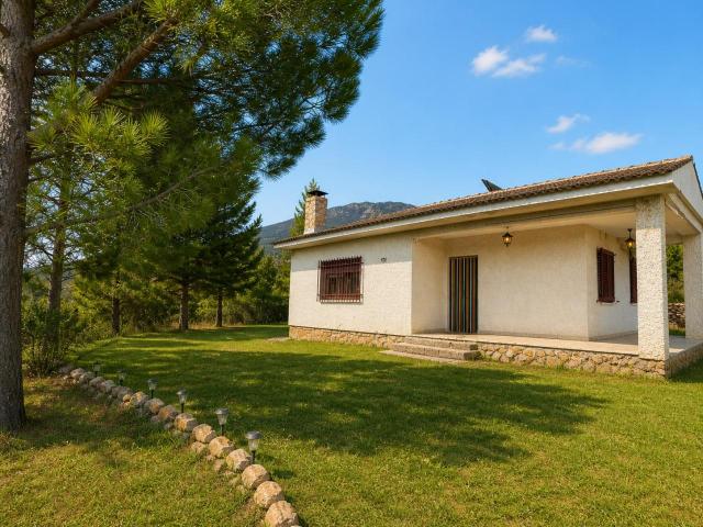 Un Exclusivo Refugio Ecológico con Vistas Panorámicas a la Montaña