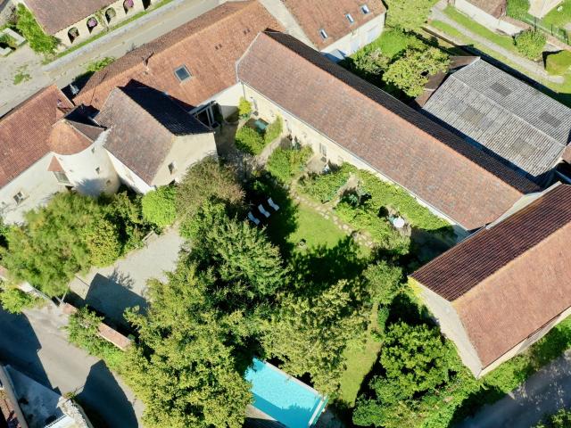 Un havre de paix à Noyers sur Serein dans cette propriété de caractère