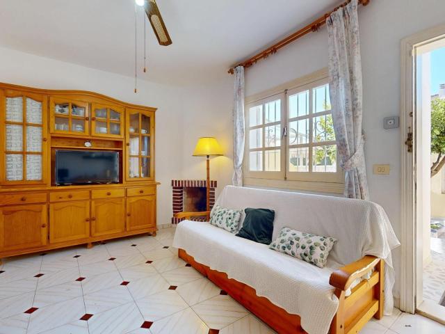 Un hogar con encanto, dos dormitorios, jardín privado y patio, a cinco minutos de la playa en Lo Pagán