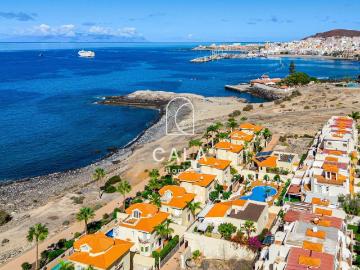 Un hogar pensado para vivir y disfrutar junto al océano 614m² Los Cristianos