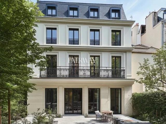 Hôtel Particulier de Prestige 5 Chambres 500m² Neuilly sur Seine Longchamp Jardin & Ascenseur