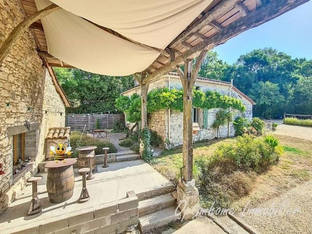 Un lieu à vivre, au calme avec espace et potentiel 185m² Saint Robert