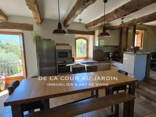 Un lieu d'exception entre patrimoine, nature et art de vivre 450m² Varaire