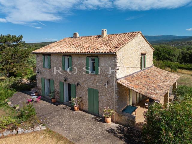 Un lieu enchanteur en Zone Natura 2000, Mas sur plus de 5,5. 223m² Méthamis
