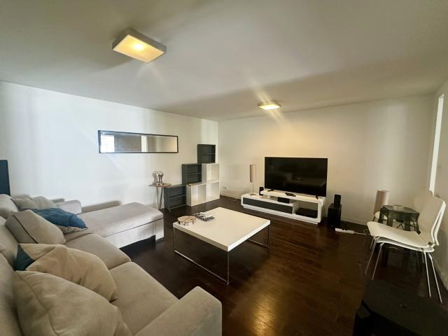 Un loft où espace, lumière et caractère se rencontrent…