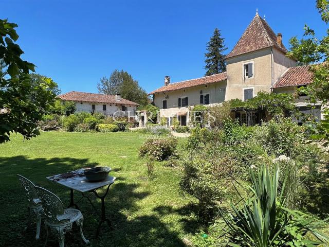 Un logis seigneurial aux portes du Périgord Vert 514m² Roussines