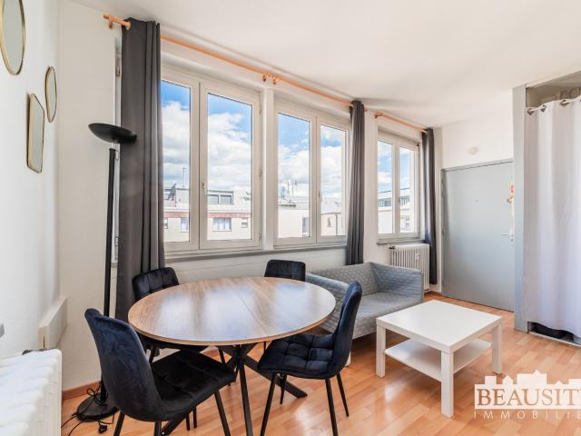 Un lumineux 2 pièces en duplex Centre / Rue du 22 Novembre