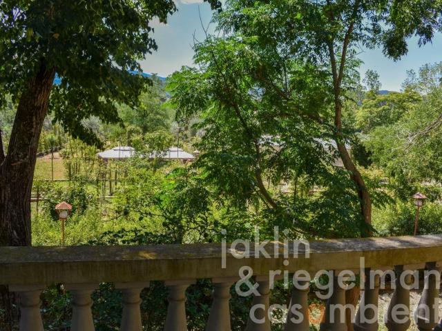 Un museo vivente delle rose con villa, vigneto e uliveto in. 689m² Arezzo