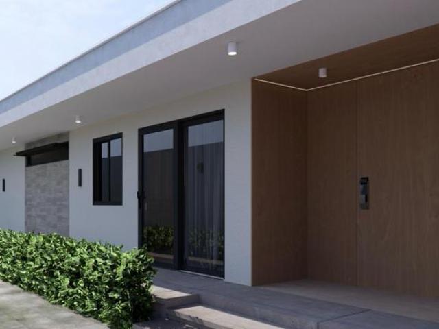 Un Nivel casa con en zona dorada seguridad