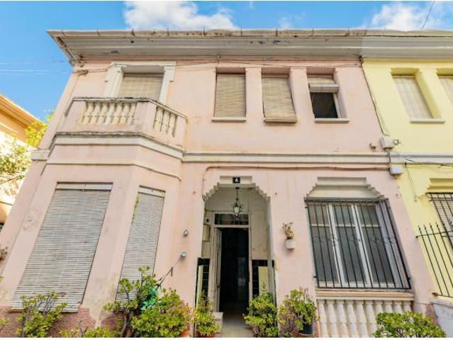 Un oasis privado en Valencia: Casa independiente con gran jardín, terraza y garaje para diseñar a tu