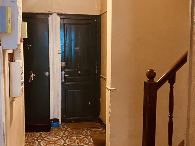 Un Petit Studio En Fond D'immeuble 30m² Paris 20ème