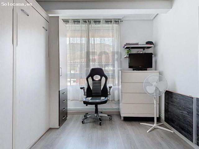 Un piso muy luminoso, con balcones y todo a mano