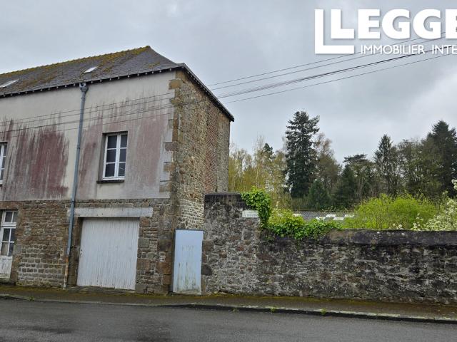 Un projet de rénovation complet offrant un grand potentiel, idéal pour une résidence principale ou une résiden