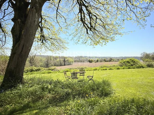 Un refuge de charme en pleine nature, sans aucun voisin 284m² Verteillac