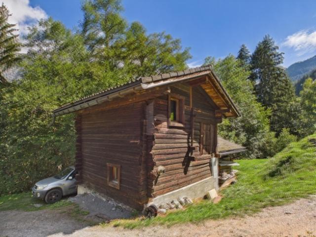 UN REFUGE RÉNOVÉ AU CUR DE LA NATURE