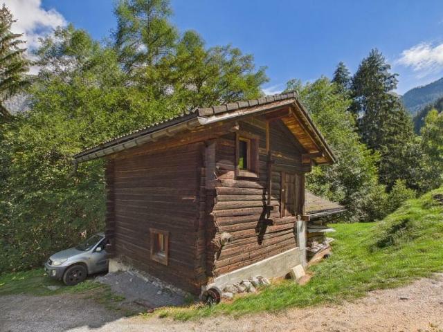 UN REFUGE RÉNOVÉ AU CUR DE LA NATURE