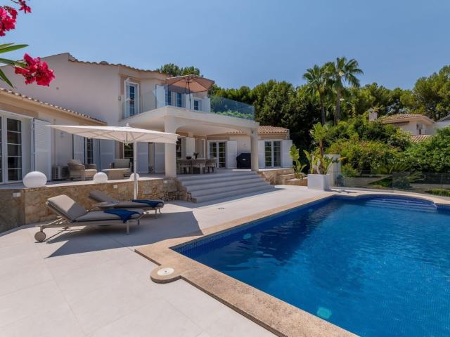 UN REFUGIO PRIVADO EN NOVA SANTA PONSA Elegancia mediterráne. 320m² Santa Ponça