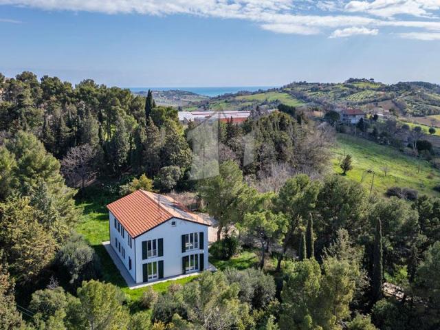 Un rifugio di campagna contemporaneo nel cuore della campagn. 443m² Potenza Picena