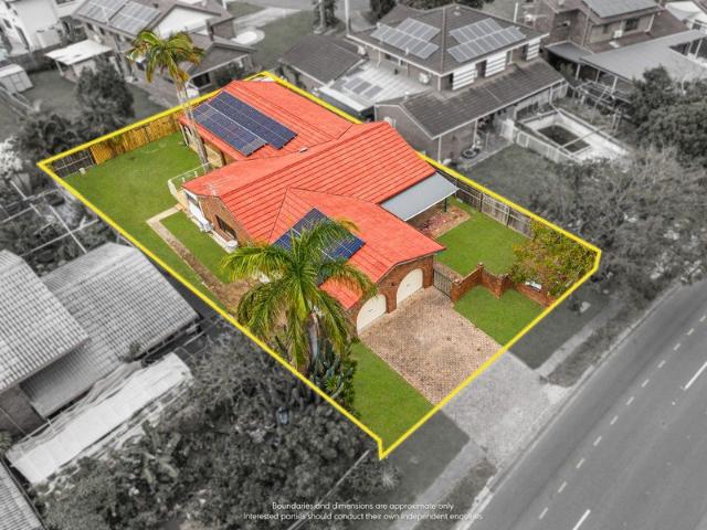 Unmatched Convenience & Endless Potential Prime Business Exposure, Renovate or Invest!