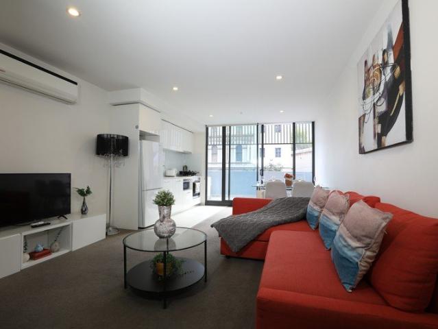 Unmatched Inner City Living with Market Views