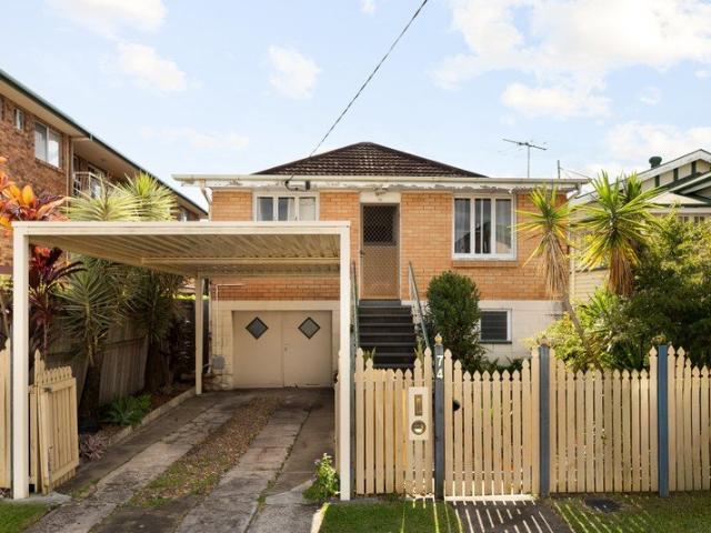 Unmissable Ascot Lifestyle Opportunity 450m from Racecourse Road