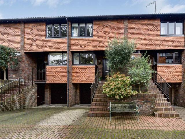 unnamed road, London, TW1 4SR, United Kingdom | 3 bed townhouse for rent #137169675 | Rentberry