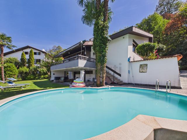 Unoasi esclusiva con piscina e vista panoramica