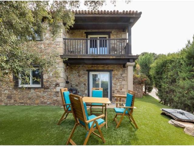 UNA CASA UNICA CON ENCANTO, ESPACIO Y VISTAS EN EL CORAZON DE SIERRA NEVADA