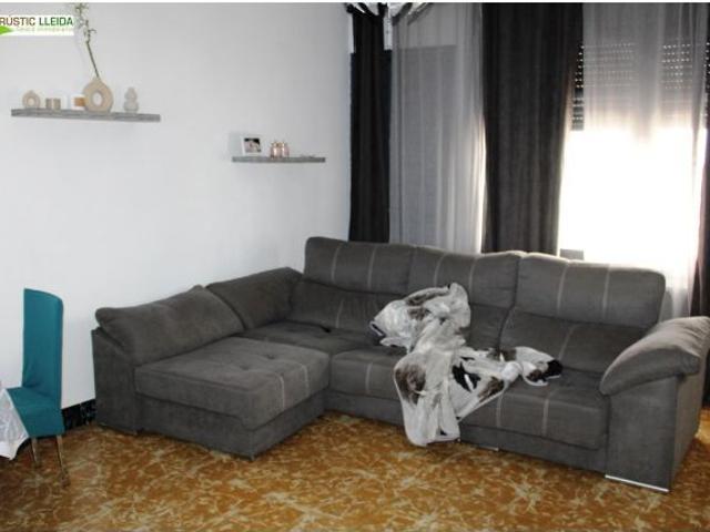 Una casa con acceso desde dos calles y un sinfín de posibilidades en Ivars dUrgell
