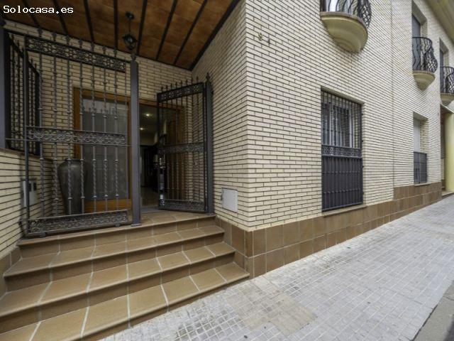 Una casa impecable, amplia, en el pueblo y en la mejor zona