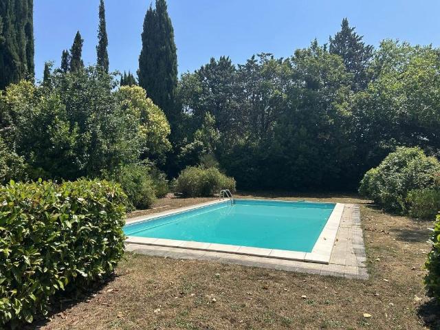 Una grande proprietà in pietra in stile fattoria situata app. 310m² Cortona