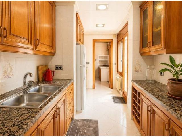 Una de las pocas casas con jardín privado y garaje en Dalt de la Vila. Posibilidad de ampliar y hace