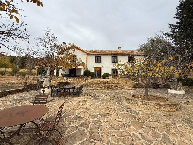 Una excepcional finca deportiva de 1.800 hectáreas situada en la zona más gloriosa y virgen rodeada de sierras en el extremo norte de Andalucía