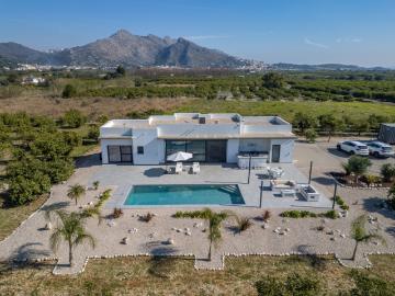 Una excepcional y exclusiva villa de tres dormitorios y tres. m² Tormos