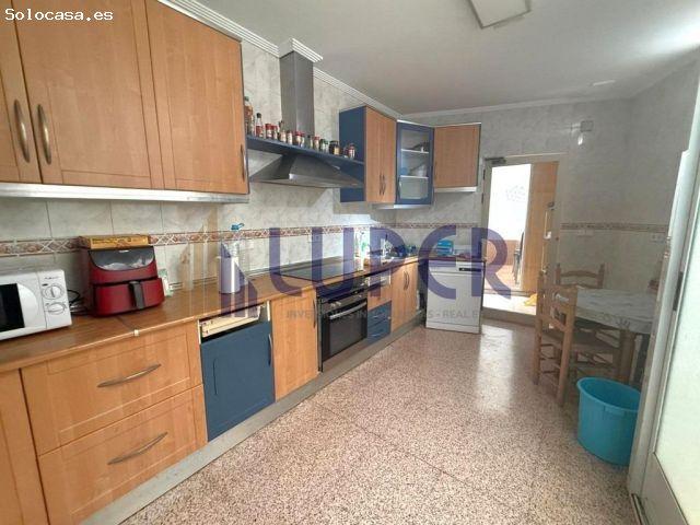 UNA HABITACION DISPONIBLE PARA ESTUDIANTES, CERCA DE LA UNIVERSIDAD