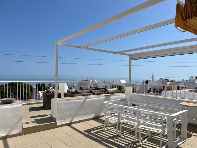 Una hermosa villa independiente con piscina privada y acceso. 0m² Nerja