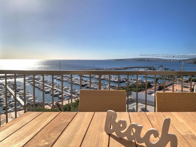 Una oportunidad única de tener un ático con vistas al mar en. 104m² Portals Nous